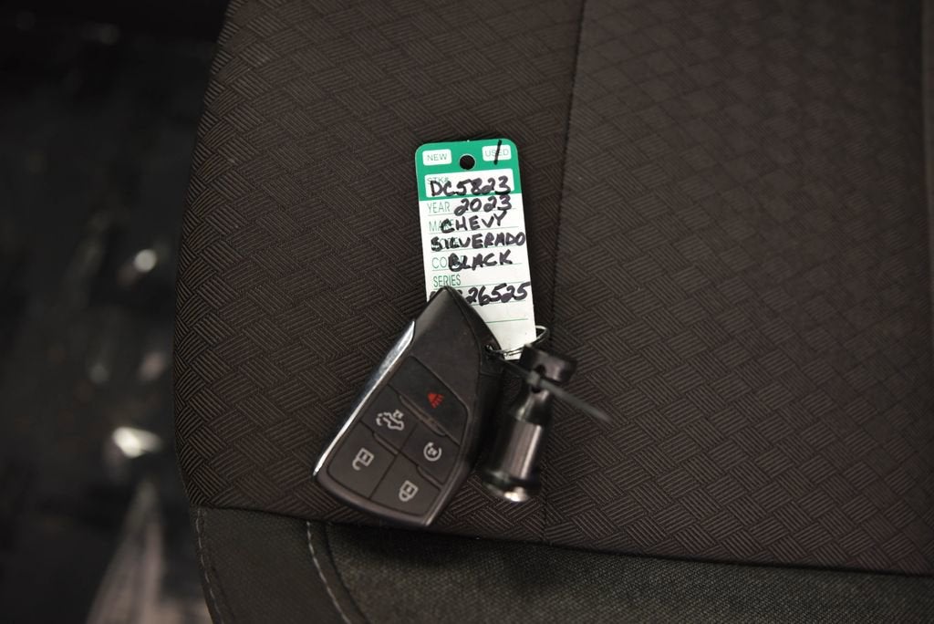 2023 Chevrolet Silverado 1500 Custom