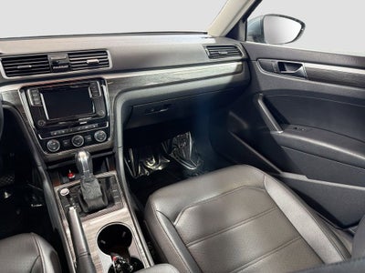 2018 Volkswagen Passat 2.0T SE