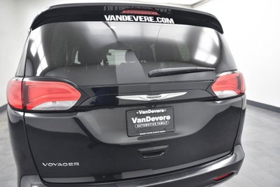 2022 Chrysler Voyager LX