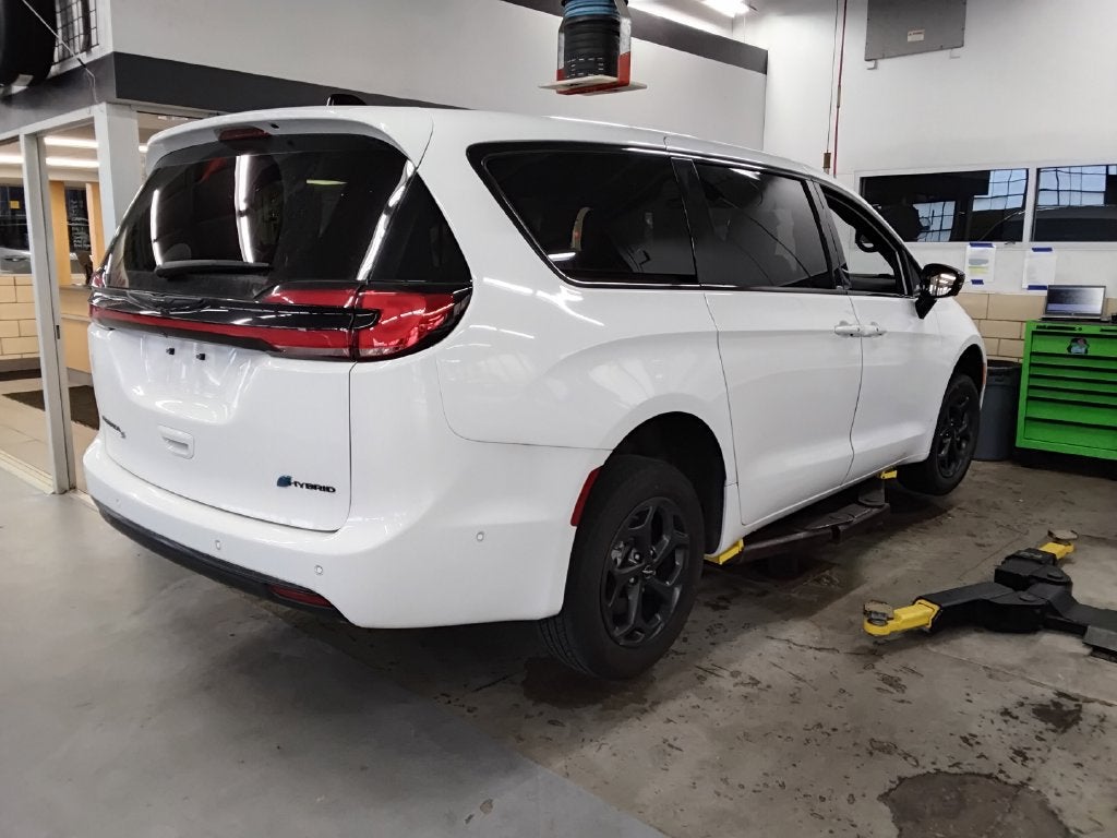 2024 Chrysler Pacifica Hybrid S Appearance Pkg