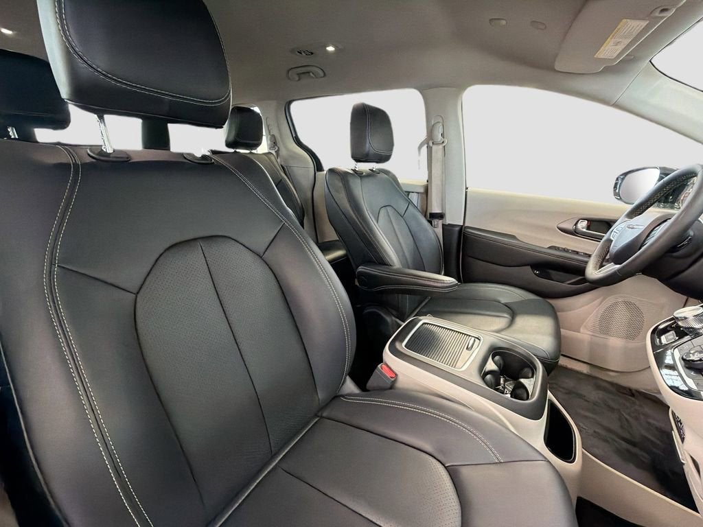 2024 Chrysler Pacifica Hybrid Select