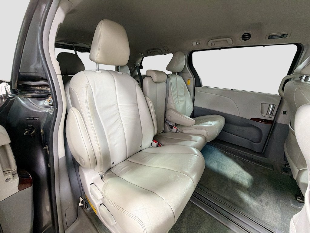2014 Toyota Sienna XLE