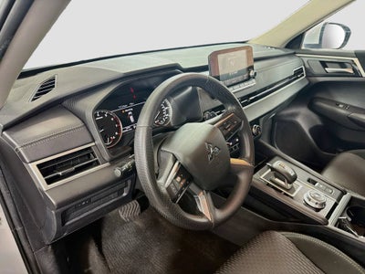 2023 Mitsubishi Outlander ES