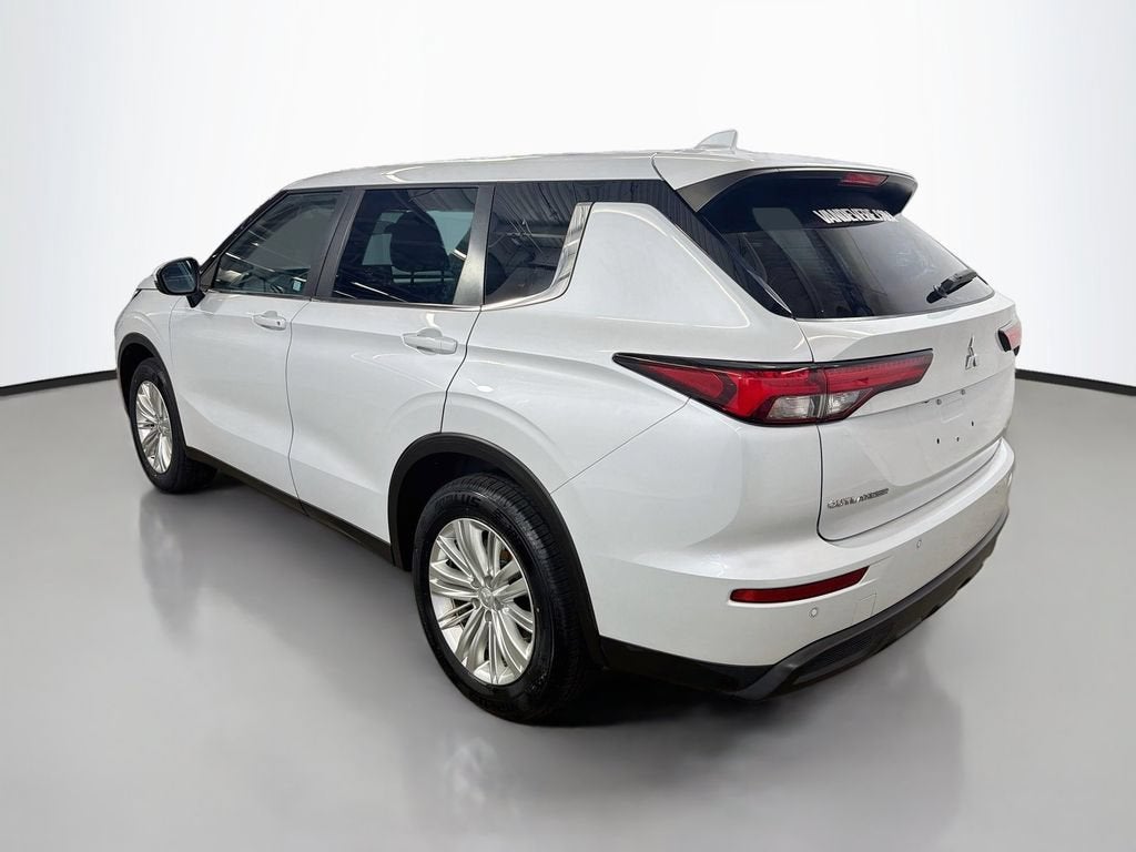 2023 Mitsubishi Outlander ES