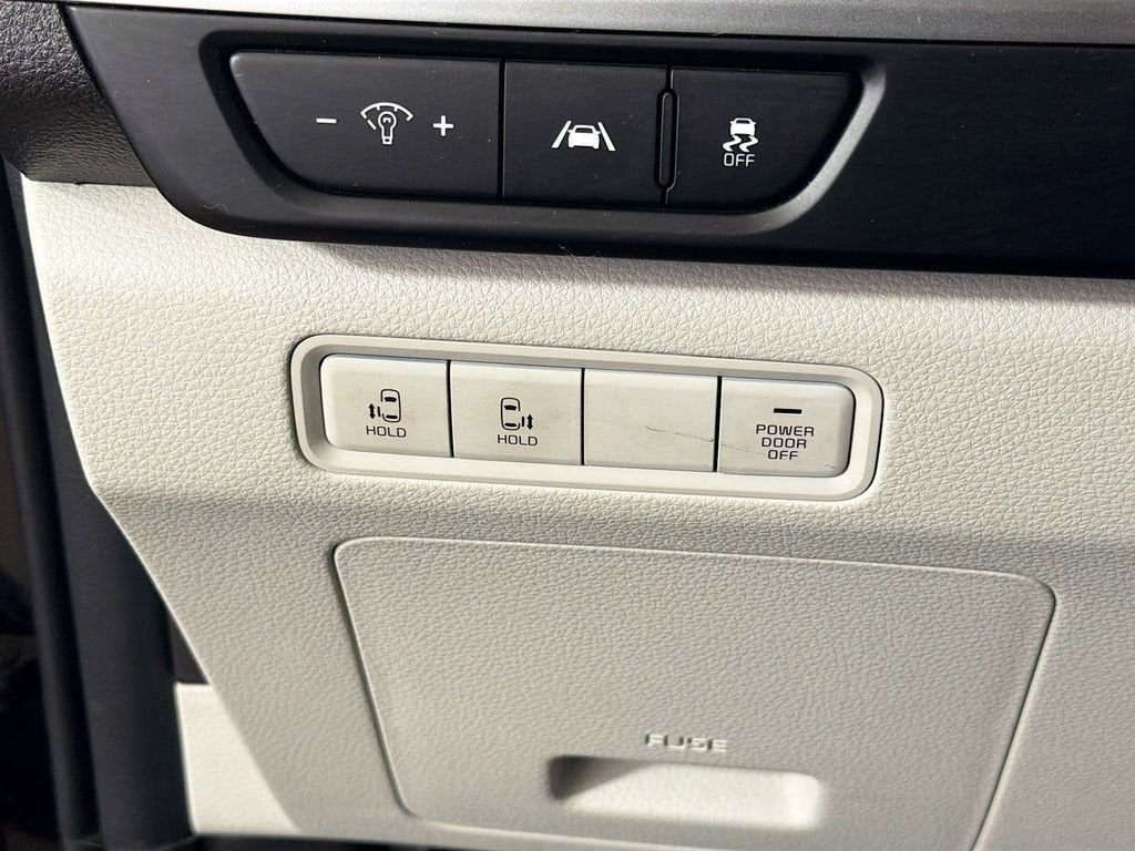 2023 Kia Carnival LX