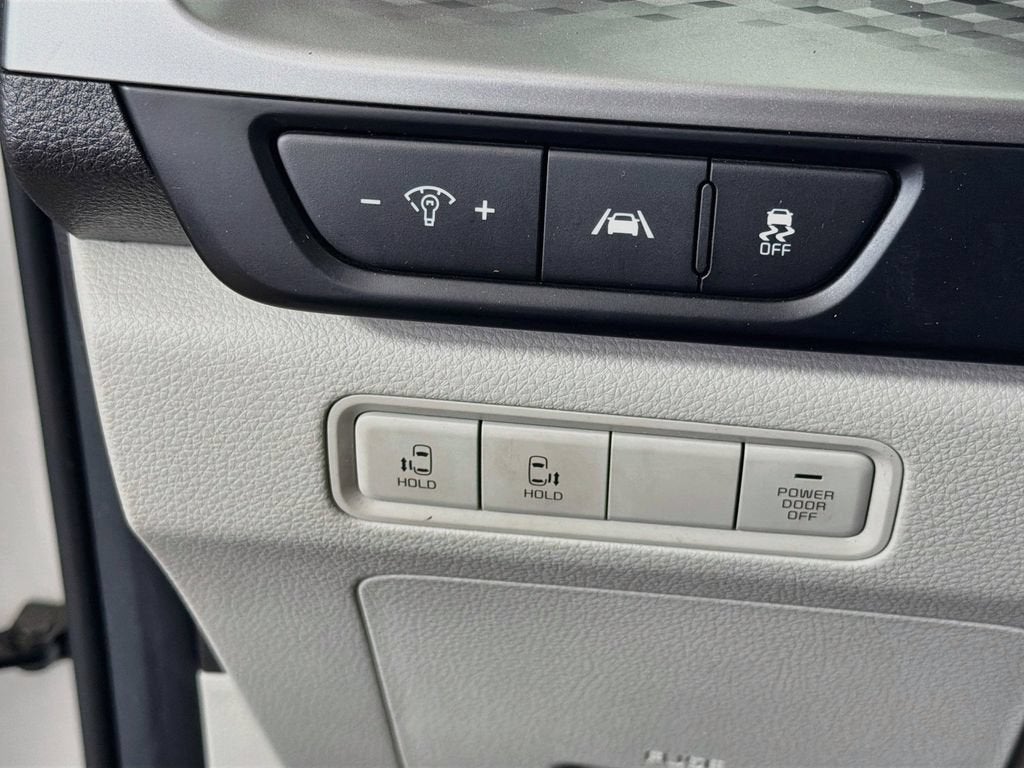 2024 Kia Carnival LX