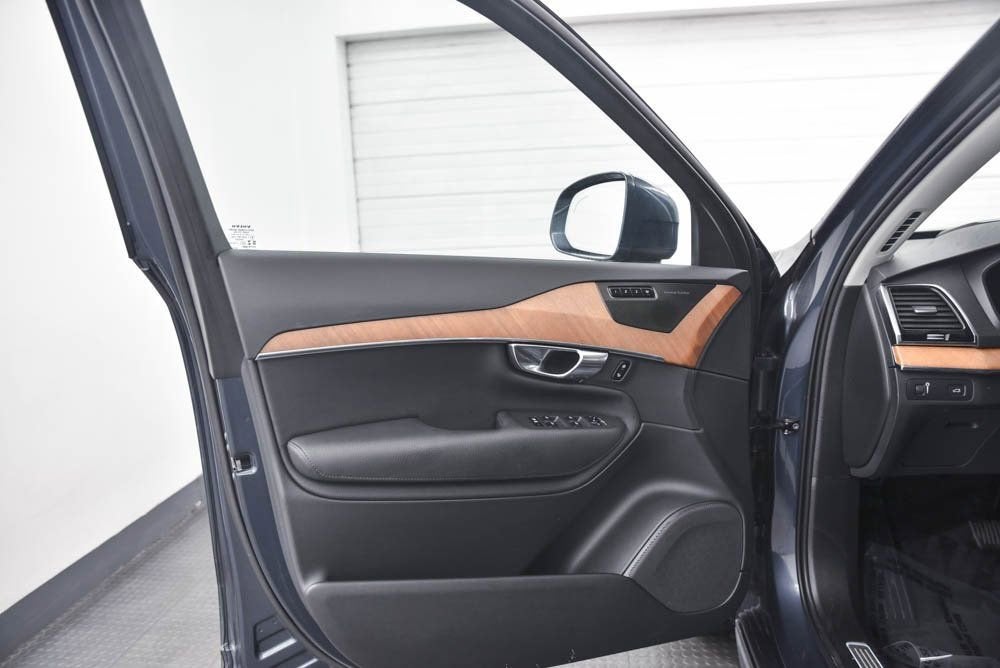 2022 Volvo XC90 Momentum