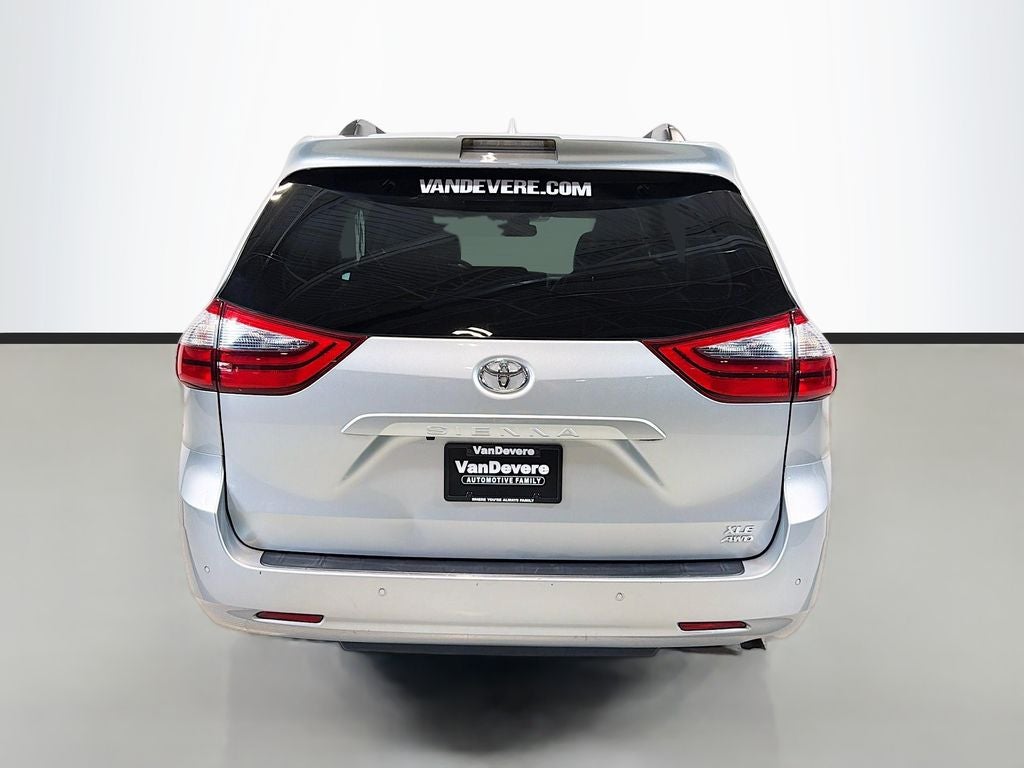 2020 Toyota Sienna XLE 7 Passenger