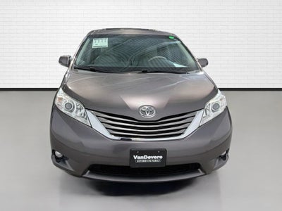 2014 Toyota Sienna XLE 8 Passenger