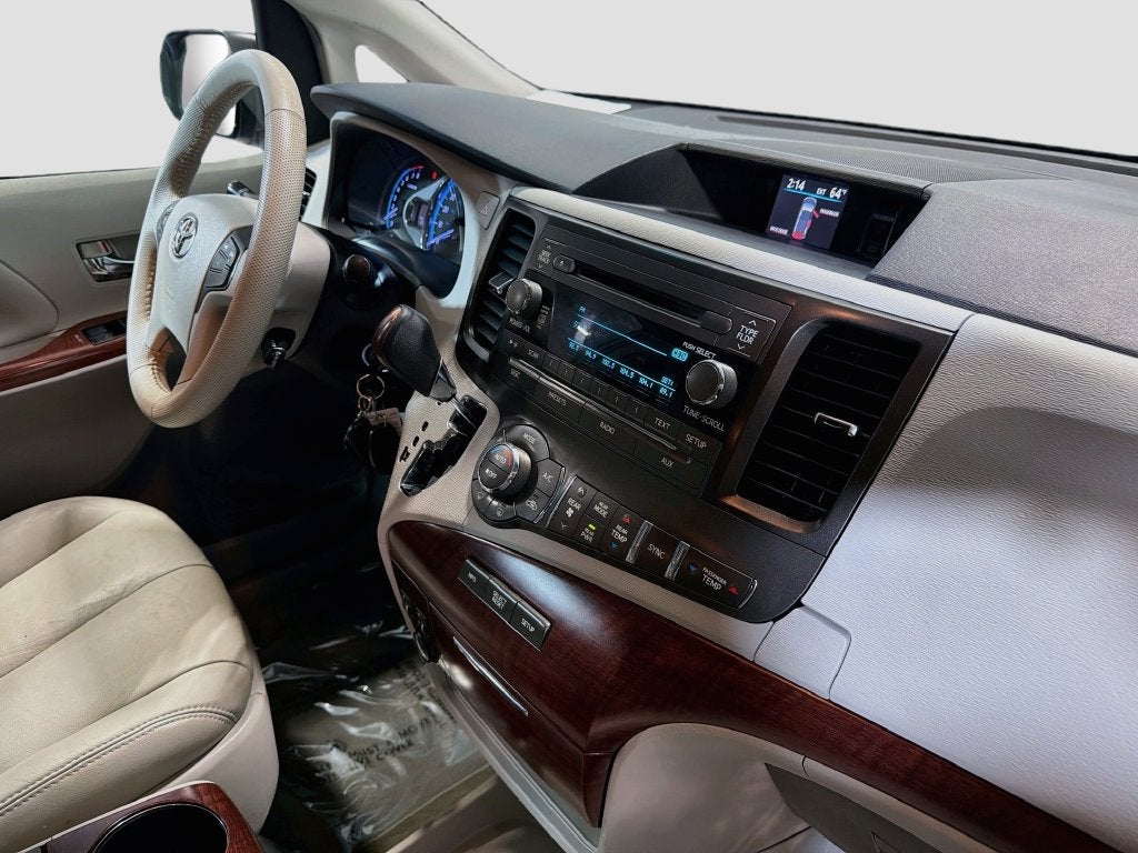 2014 Toyota Sienna XLE 8 Passenger