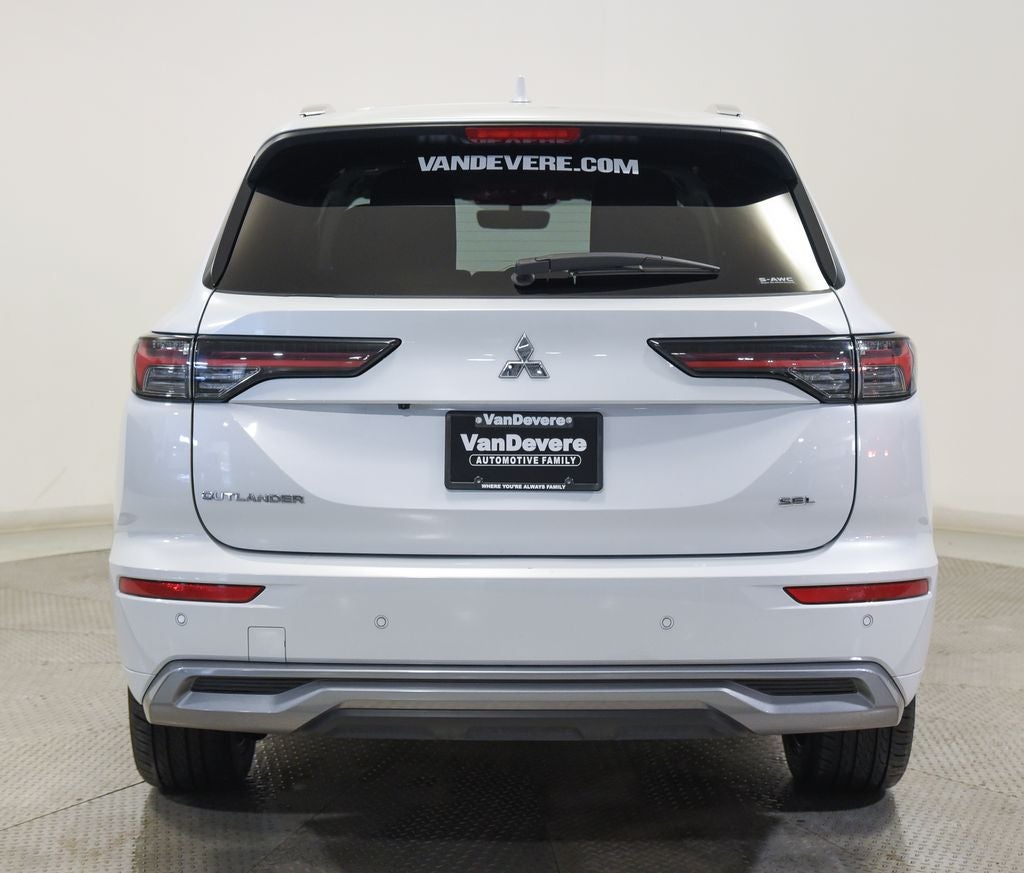 2025 Mitsubishi Outlander Base