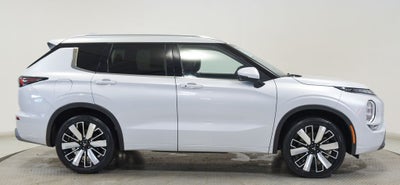 2025 Mitsubishi Outlander Base