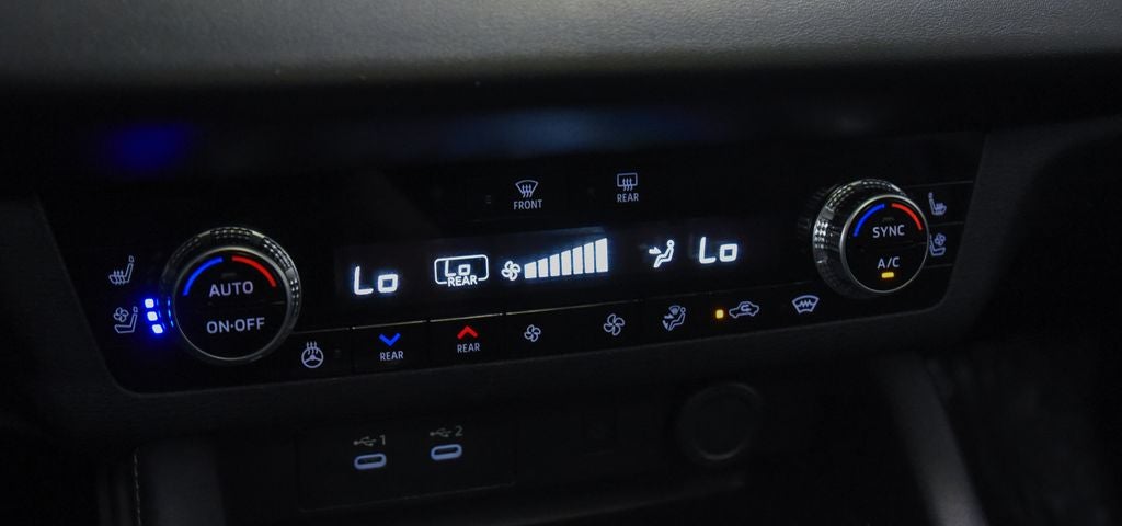 2025 Mitsubishi Outlander Base