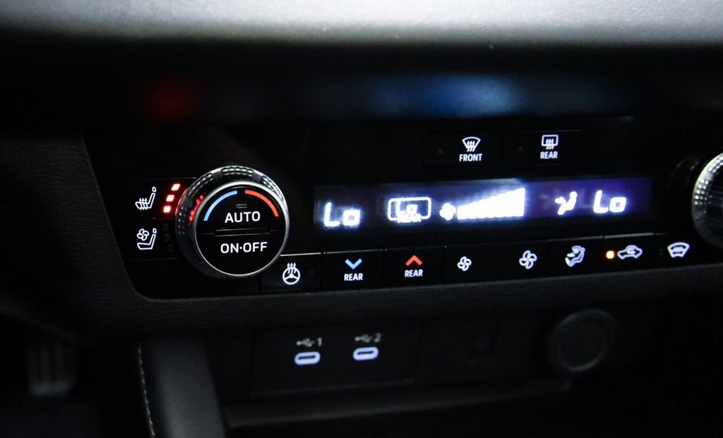 2025 Mitsubishi Outlander Base