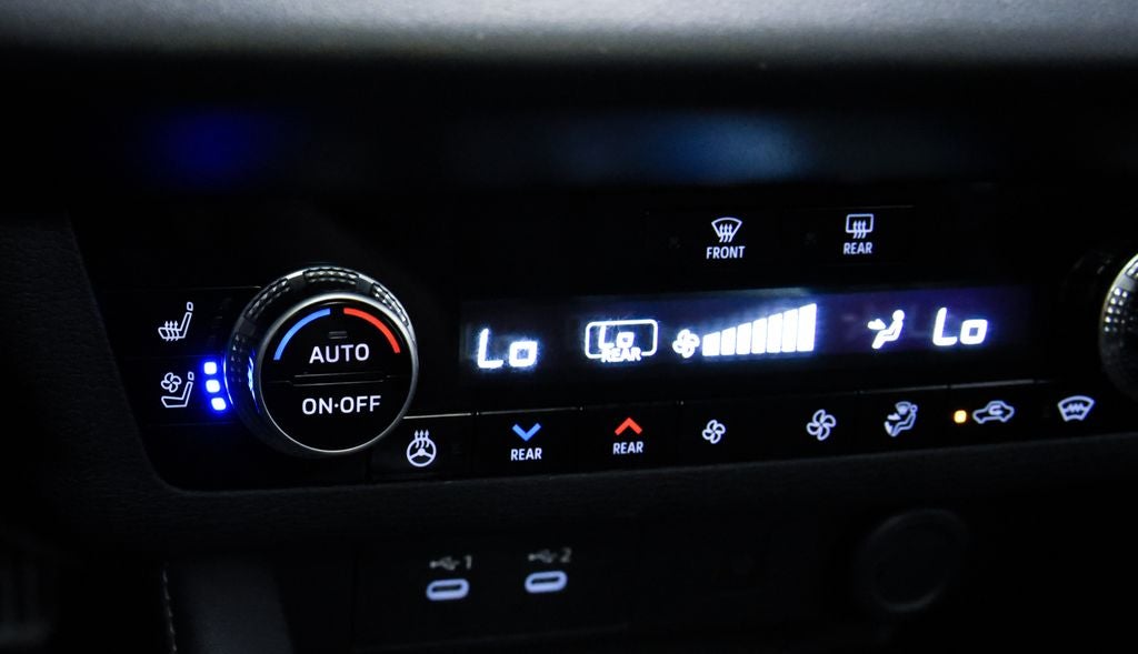 2025 Mitsubishi Outlander Base