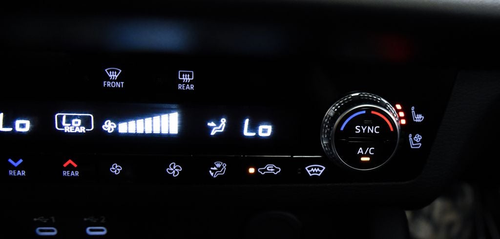 2025 Mitsubishi Outlander Base