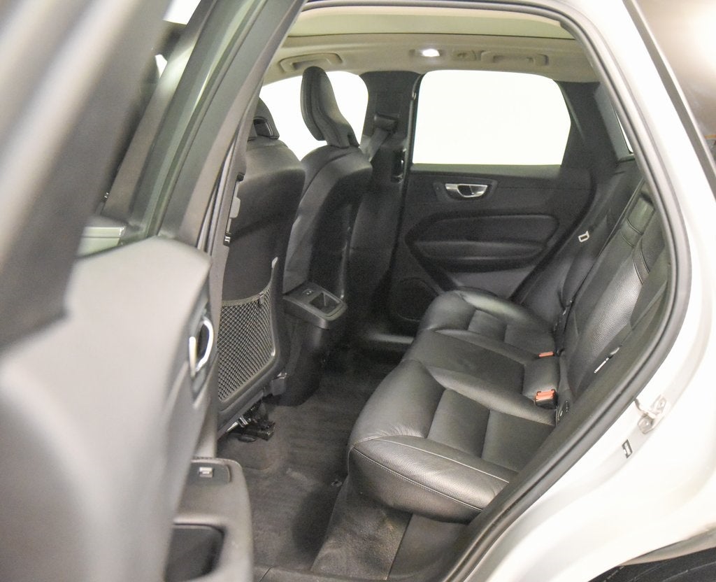 2022 Volvo XC60 B5 Momentum