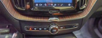 2022 Volvo XC60 B5 Momentum