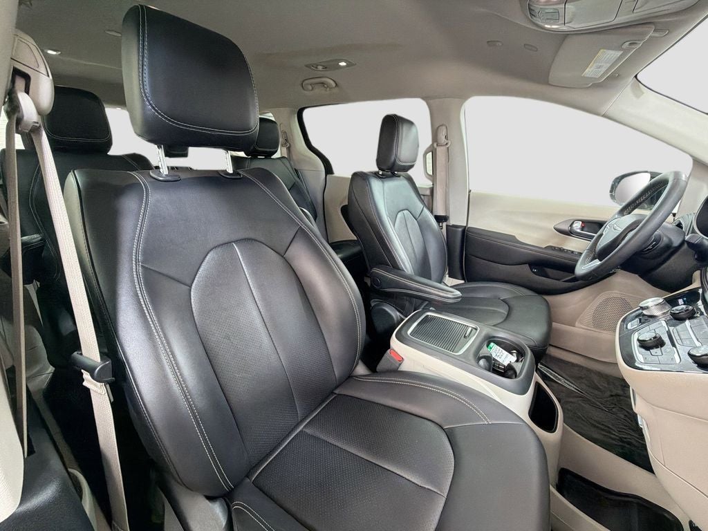 2024 Chrysler Pacifica Hybrid Select