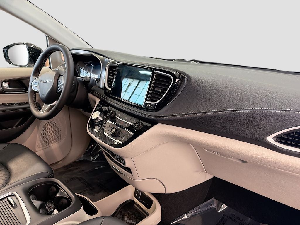 2024 Chrysler Pacifica Hybrid Select