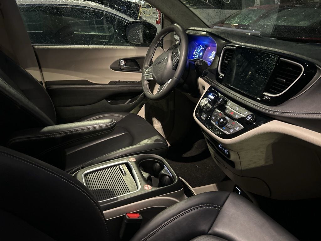 2024 Chrysler Pacifica Hybrid Select