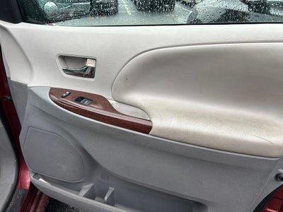 2012 Toyota Sienna XLE 8 Passenger