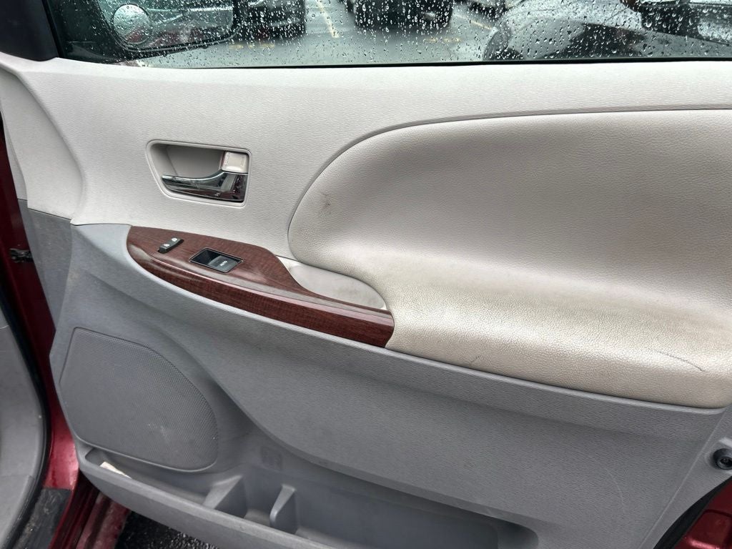 2012 Toyota Sienna XLE 8 Passenger