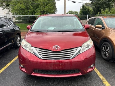 2012 Toyota Sienna XLE 8 Passenger