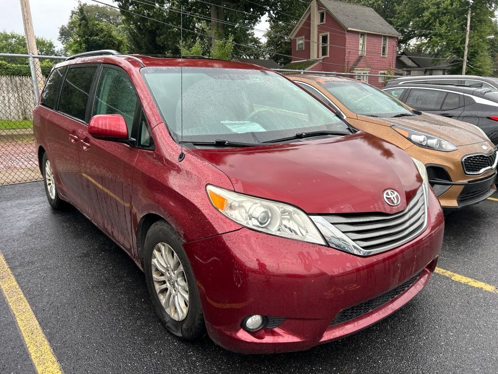 2012 Toyota Sienna XLE 8 Passenger
