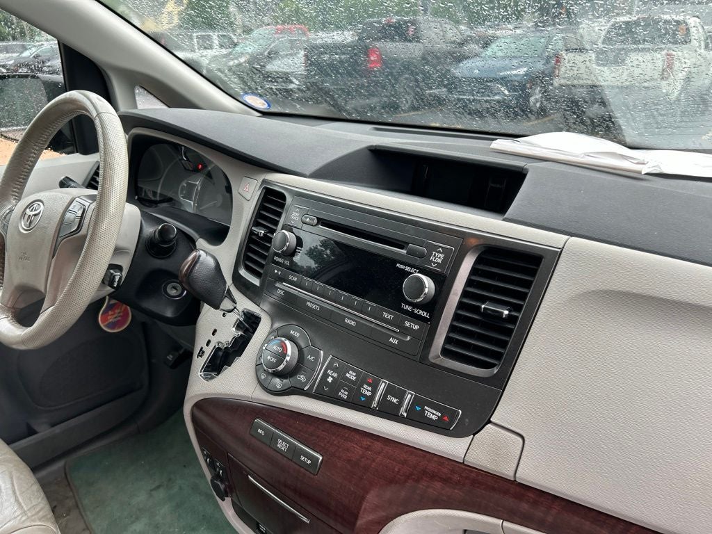 2012 Toyota Sienna XLE 8 Passenger