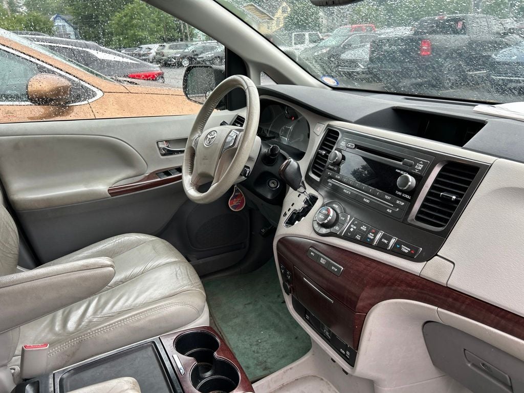 2012 Toyota Sienna XLE 8 Passenger
