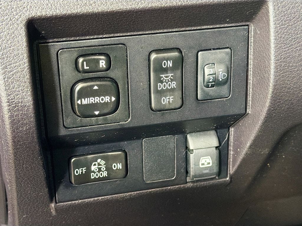 2016 Toyota Tundra SR5 5.7L V8