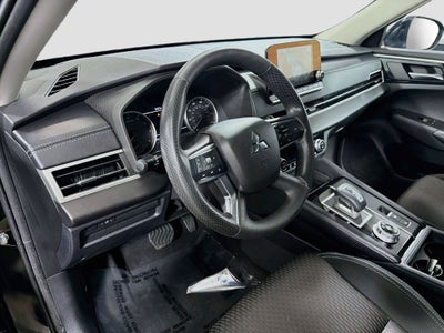 2022 Mitsubishi Outlander ES