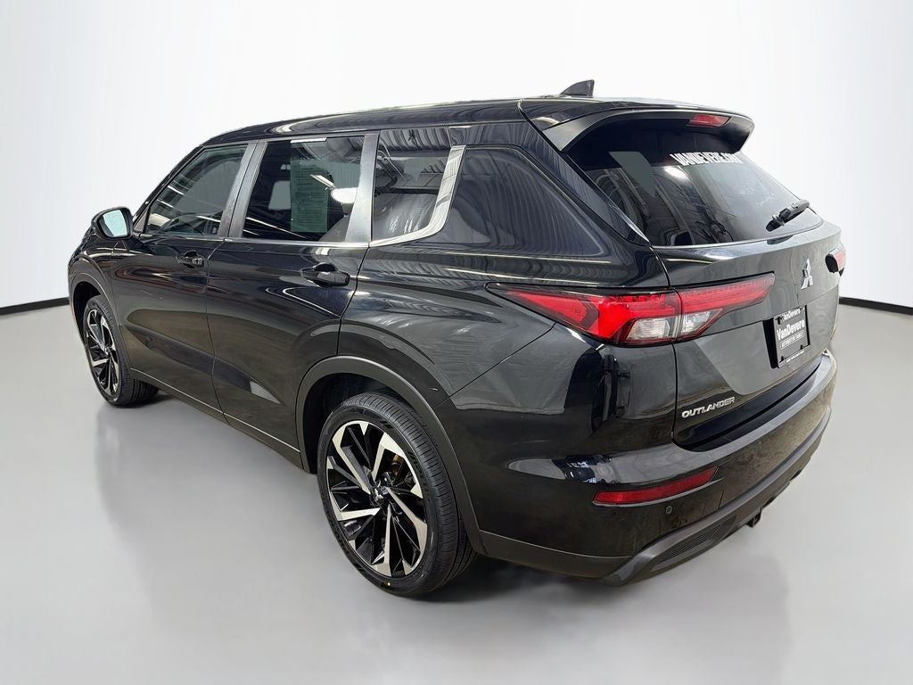 2022 Mitsubishi Outlander ES