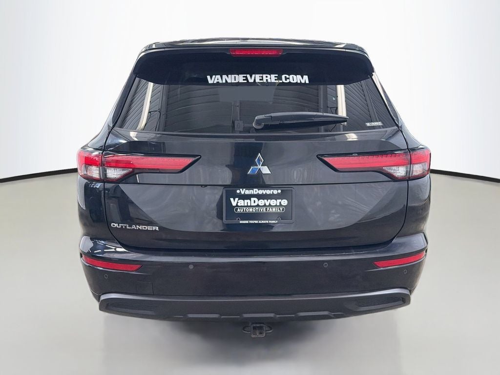 2022 Mitsubishi Outlander ES