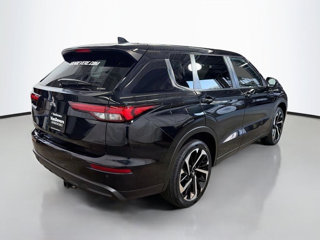2022 Mitsubishi Outlander ES