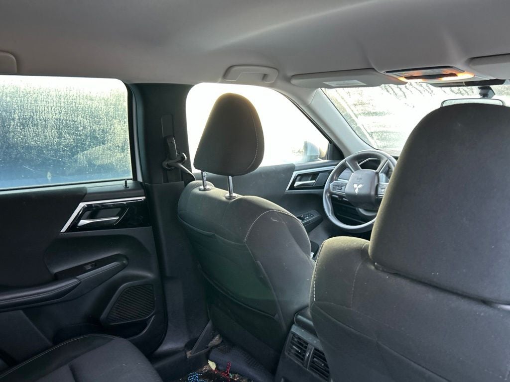 2023 Mitsubishi Outlander ES