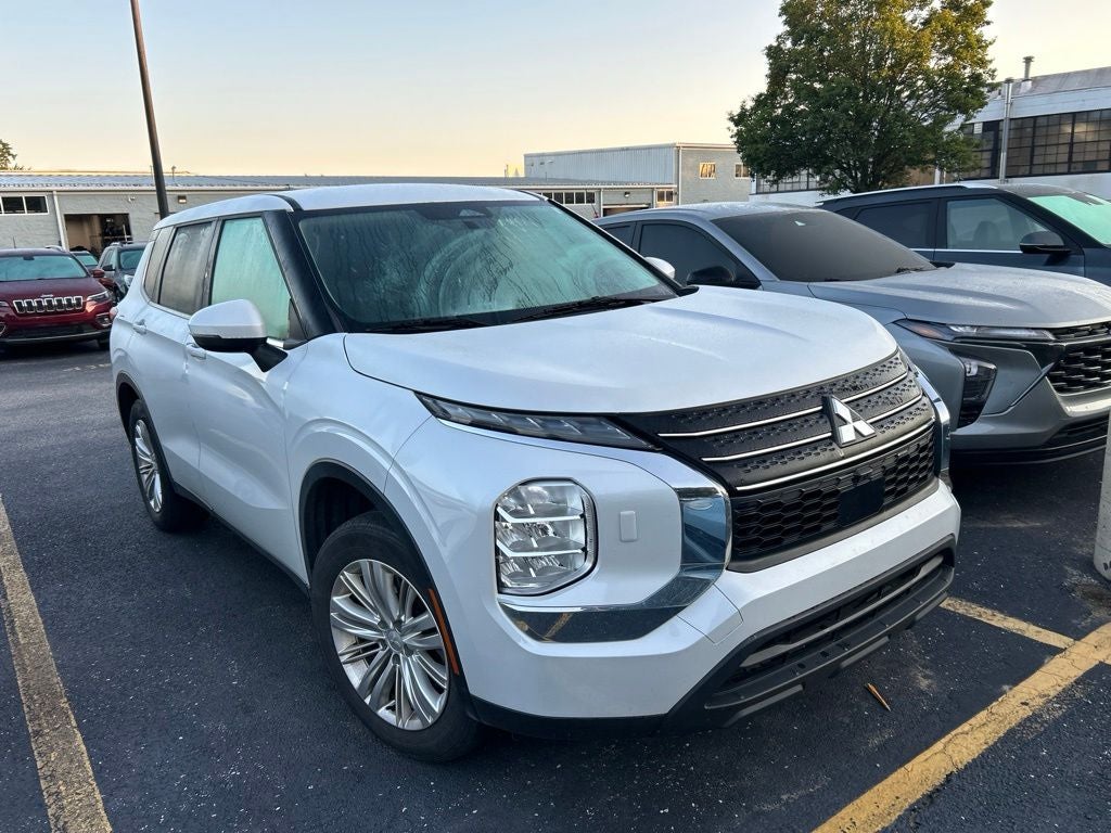 2023 Mitsubishi Outlander ES