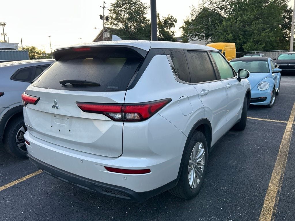 2023 Mitsubishi Outlander ES