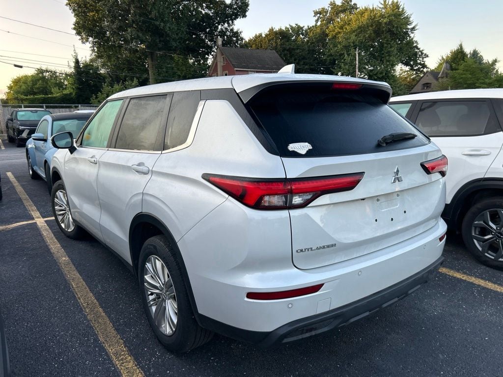 2023 Mitsubishi Outlander ES