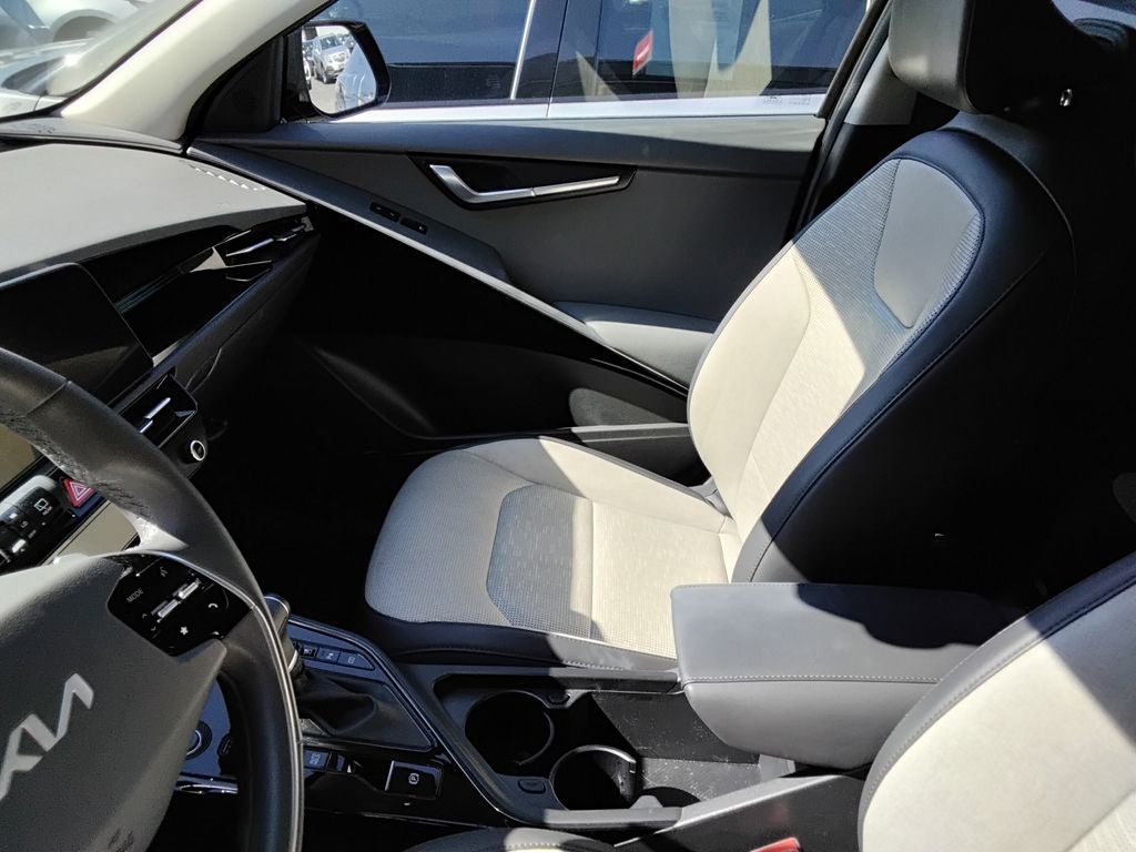 2024 Kia Niro SX