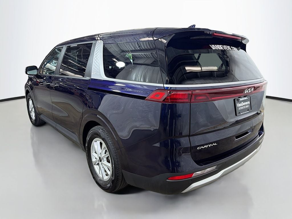 2024 Kia Carnival LX