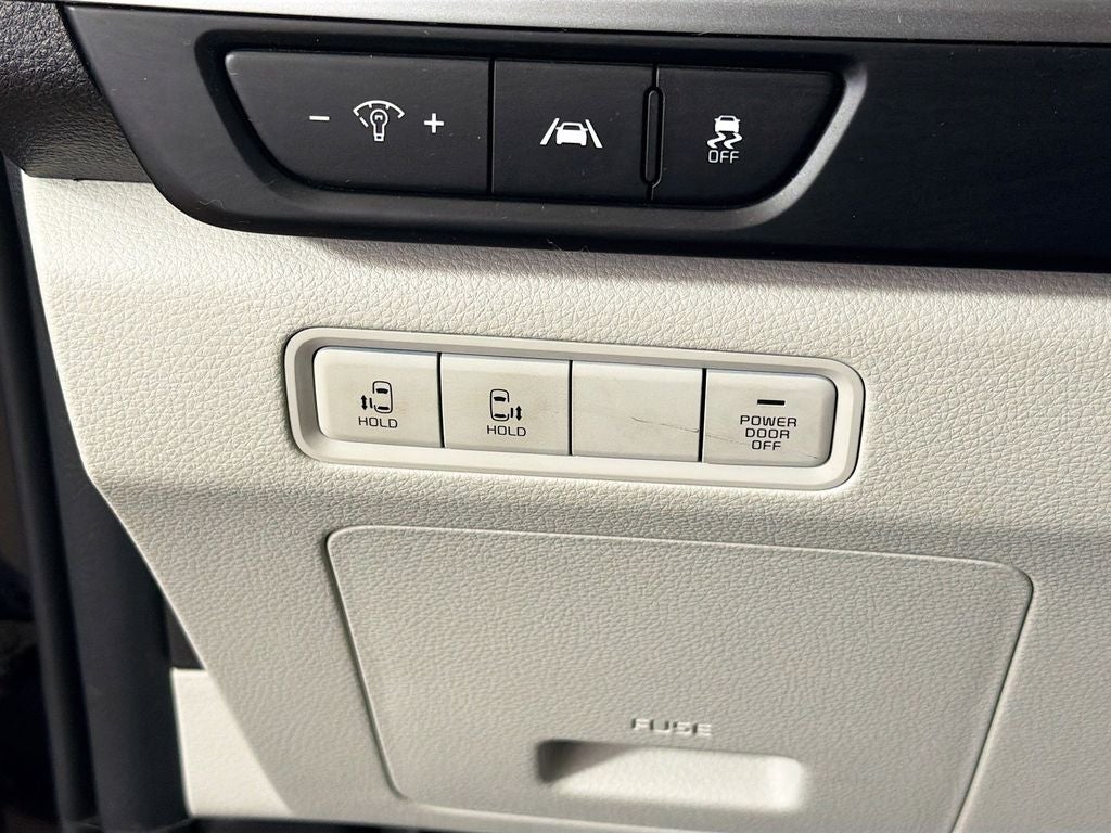 2023 Kia Carnival LX Seat Package