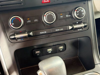 2023 Kia Carnival LX Seat Package