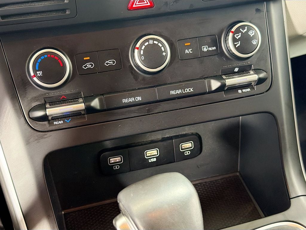 2023 Kia Carnival LX Seat Package