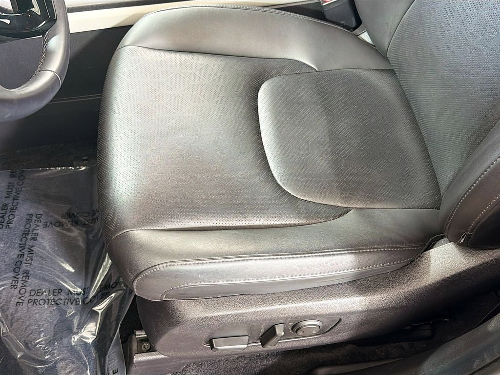 2023 Kia Carnival LX Seat Package
