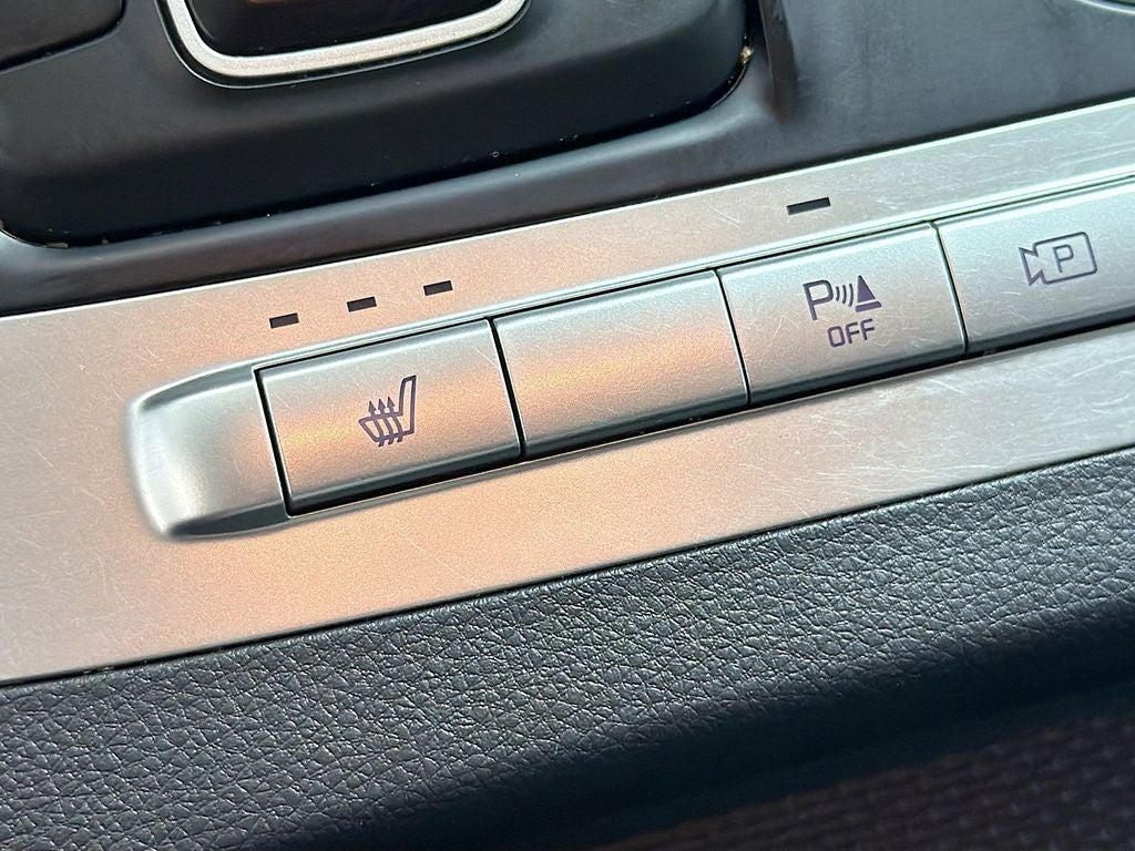 2023 Kia Carnival LX Seat Package