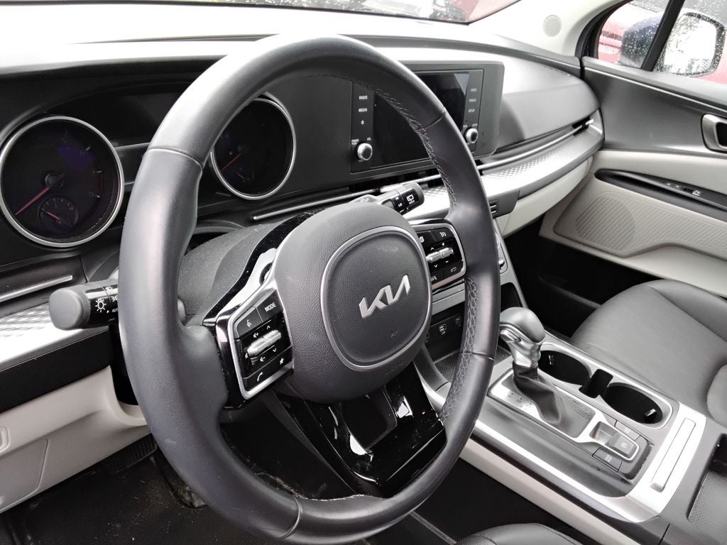 2023 Kia Carnival LX