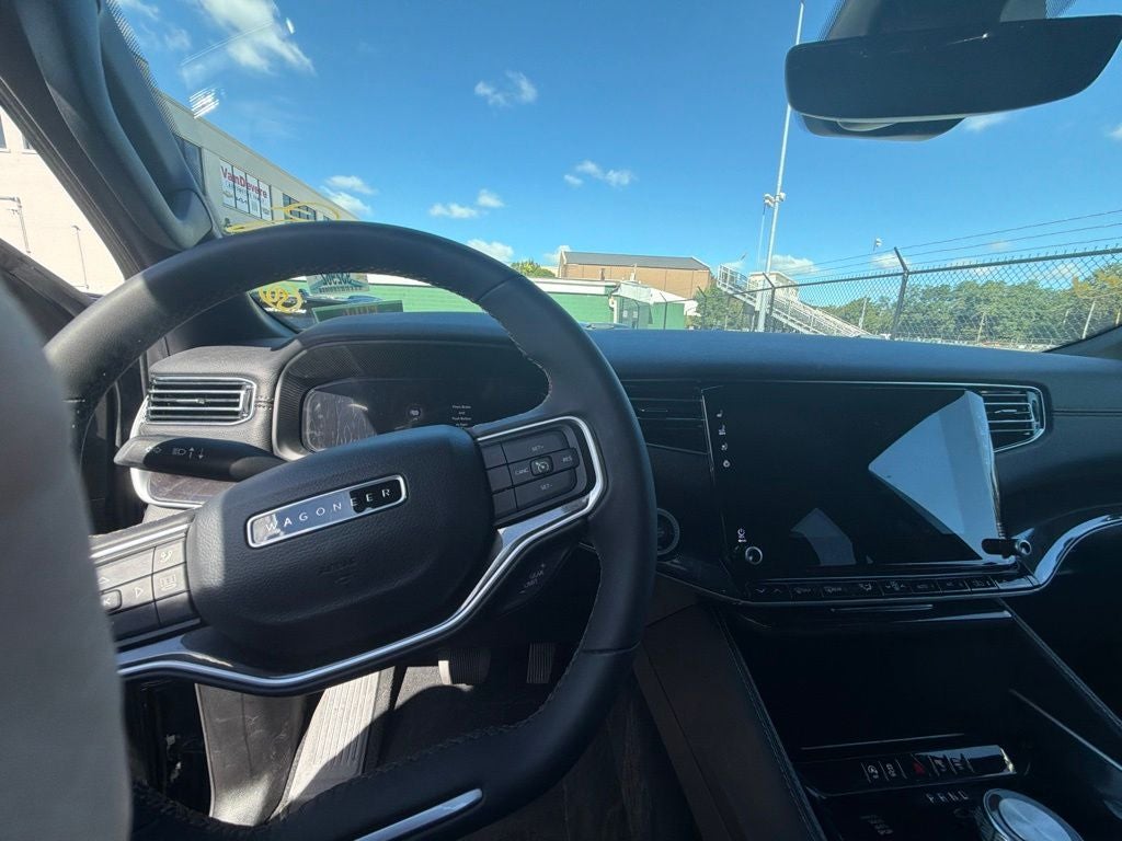 2023 Jeep Wagoneer Base