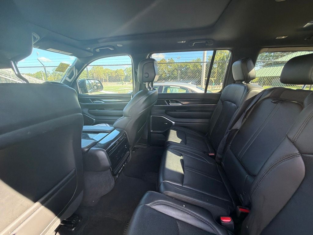 2023 Jeep Wagoneer Base